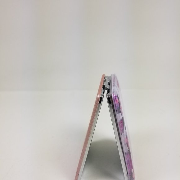 Butterfly snow glove affect floating glitter and hearts mirror compact. - Picture 4 of 6